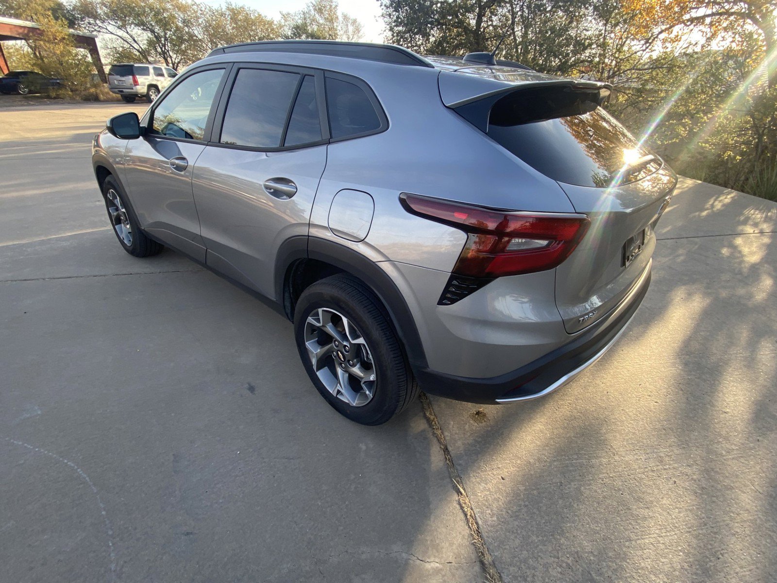 Used 2025 Chevrolet Trax LT w/ LT Convenience Package FWD image 5
