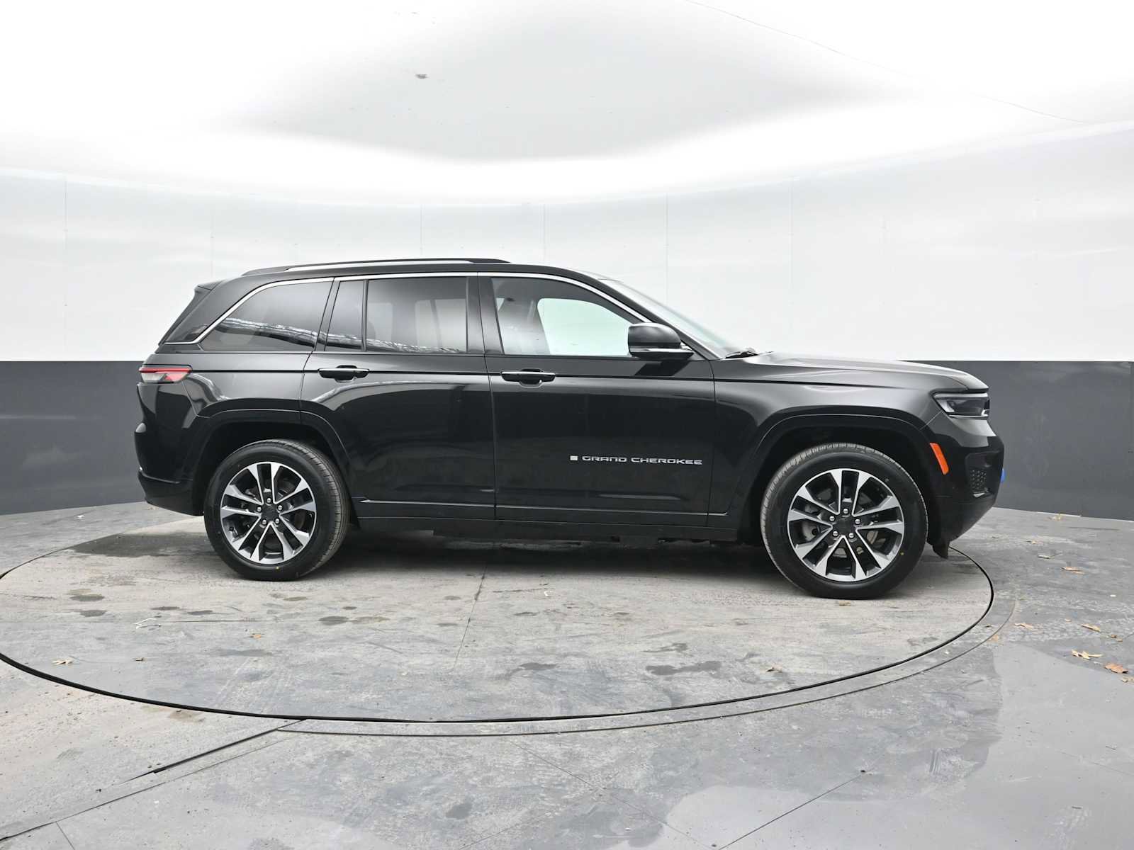 Used 2023 Jeep Grand Cherokee Overland image 7
