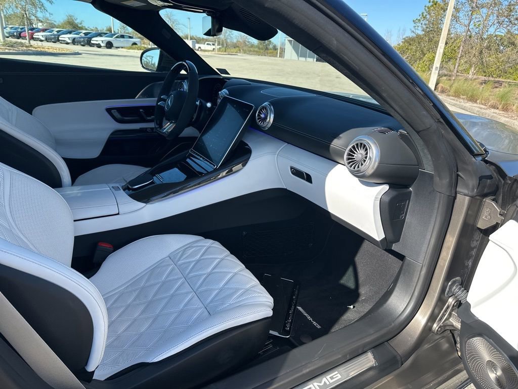 Used 2025 Mercedes-Benz SL 63 AMG 4MATIC image 32