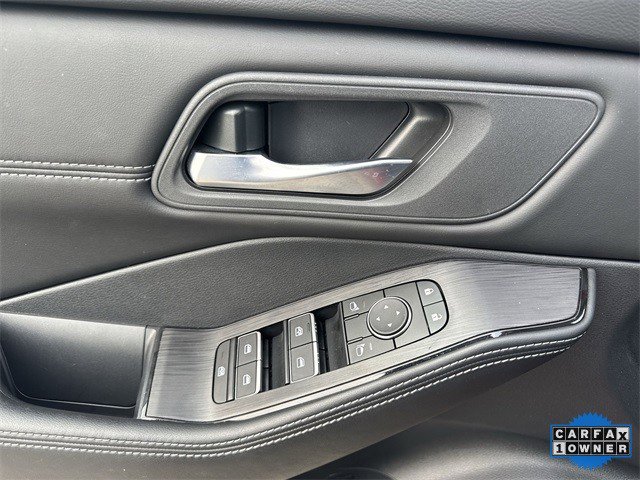 Used 2024 Nissan Rogue SL image 27