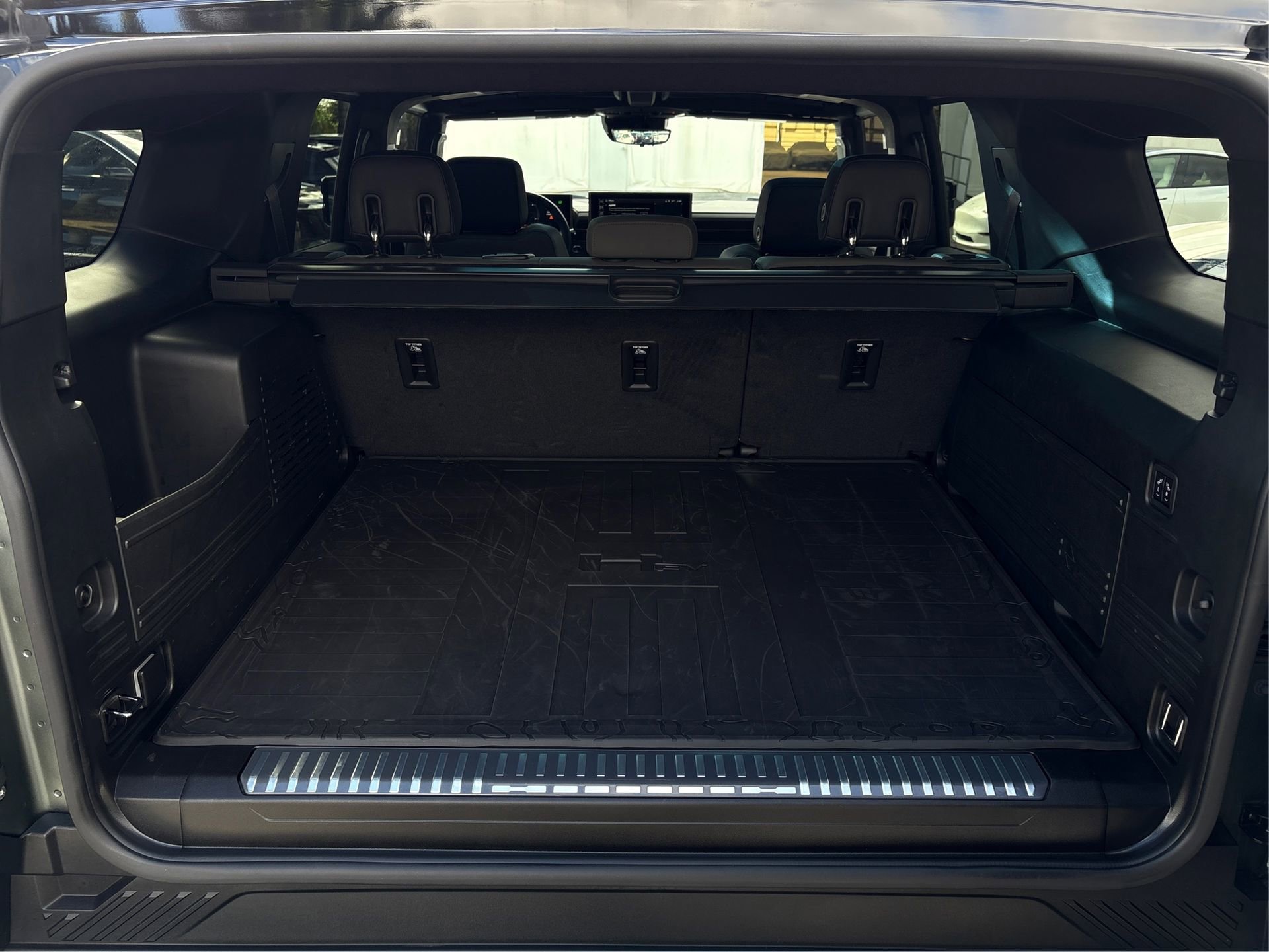 Used 2024 GMC Hummer EV 3X w/ LPO, Cargo Utility Package image 11