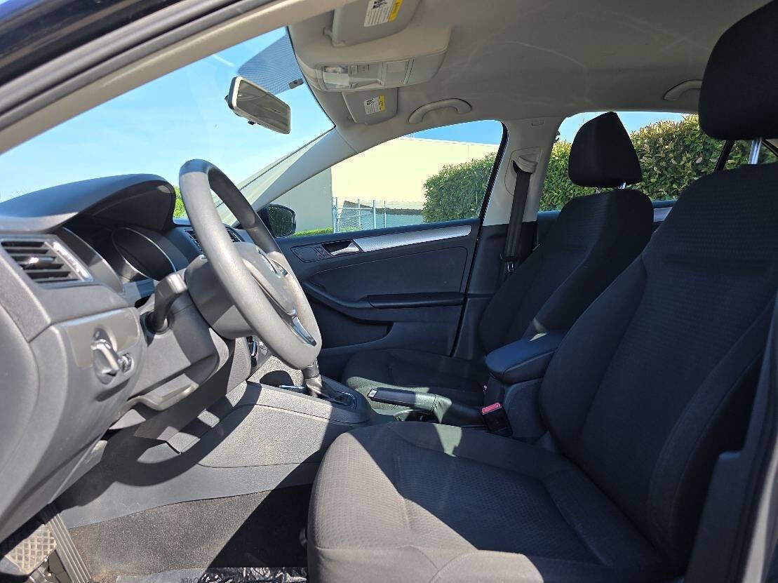 Used 2016 Volkswagen Jetta SE image 9