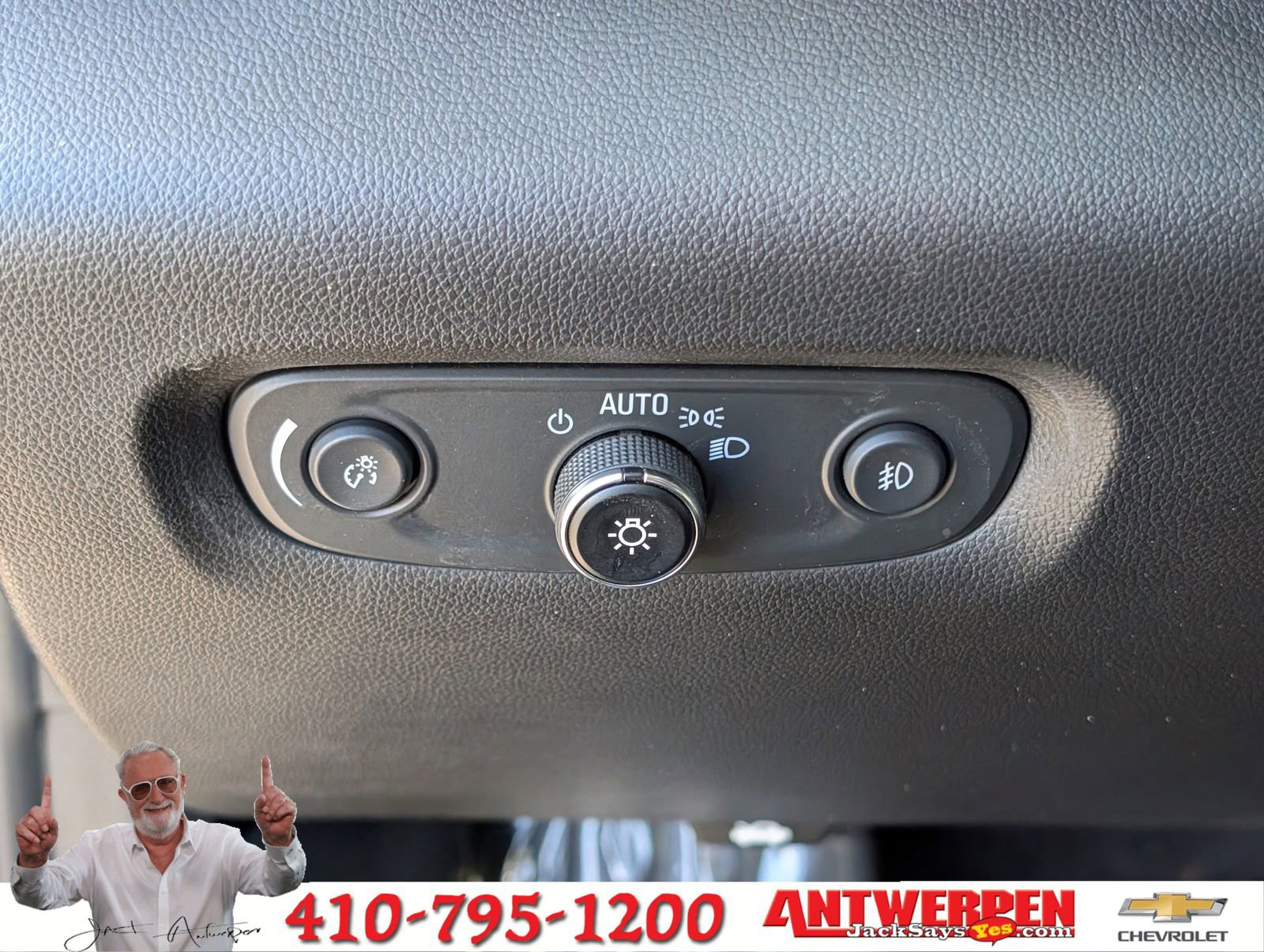 Used 2020 Chevrolet Traverse LT w/ LT Premium Package image 24