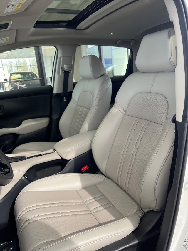 Used 2024 Honda HR-V EX-L image 8