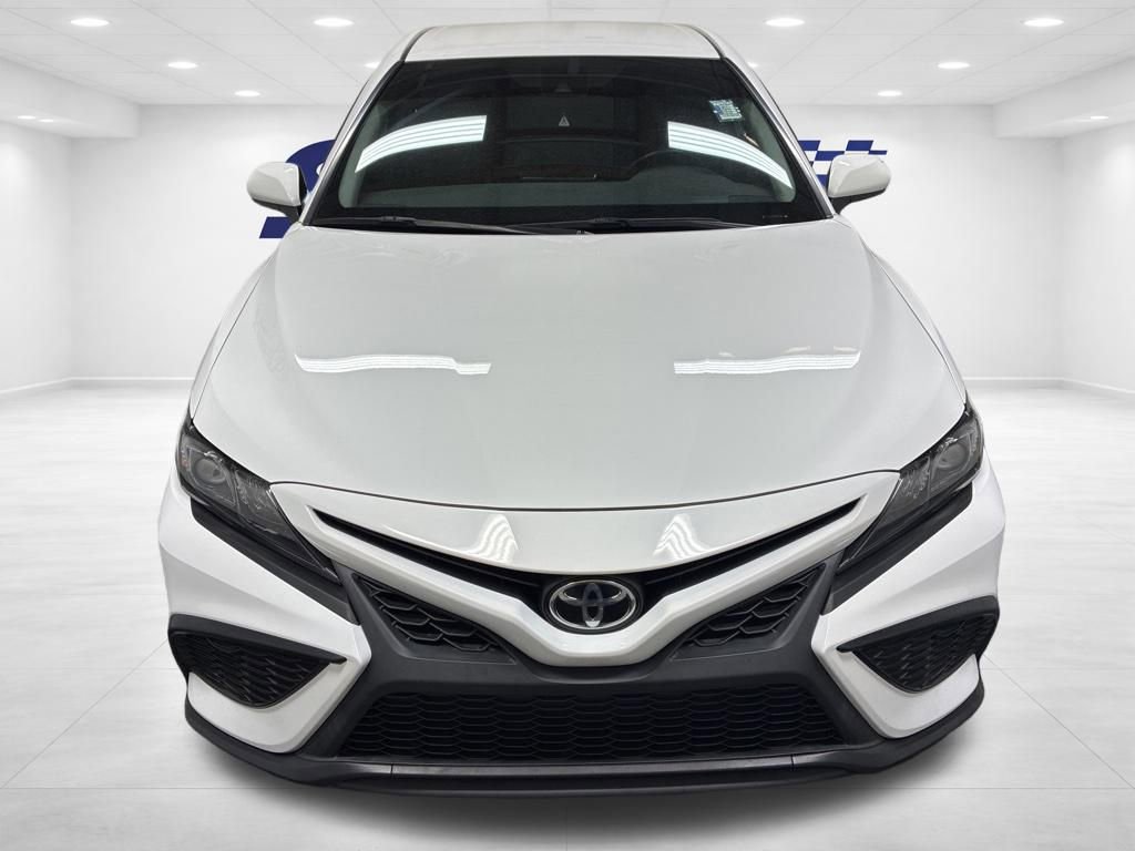 Used 2021 Toyota Camry SE image 2