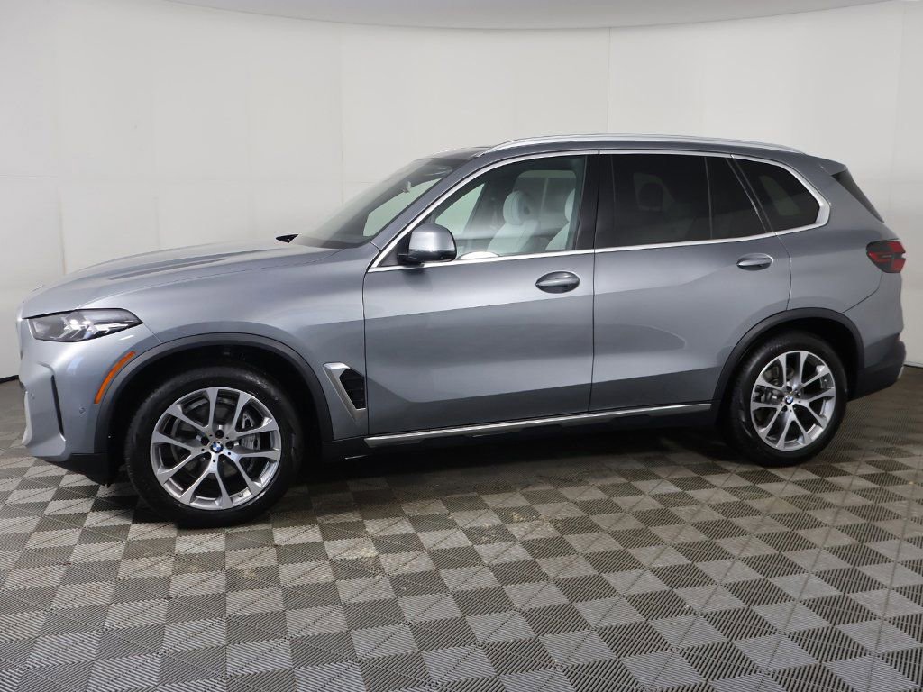 Used 2024 BMW X5 xDrive40i w/ Parking Assistance Package AWD/4WD image 15