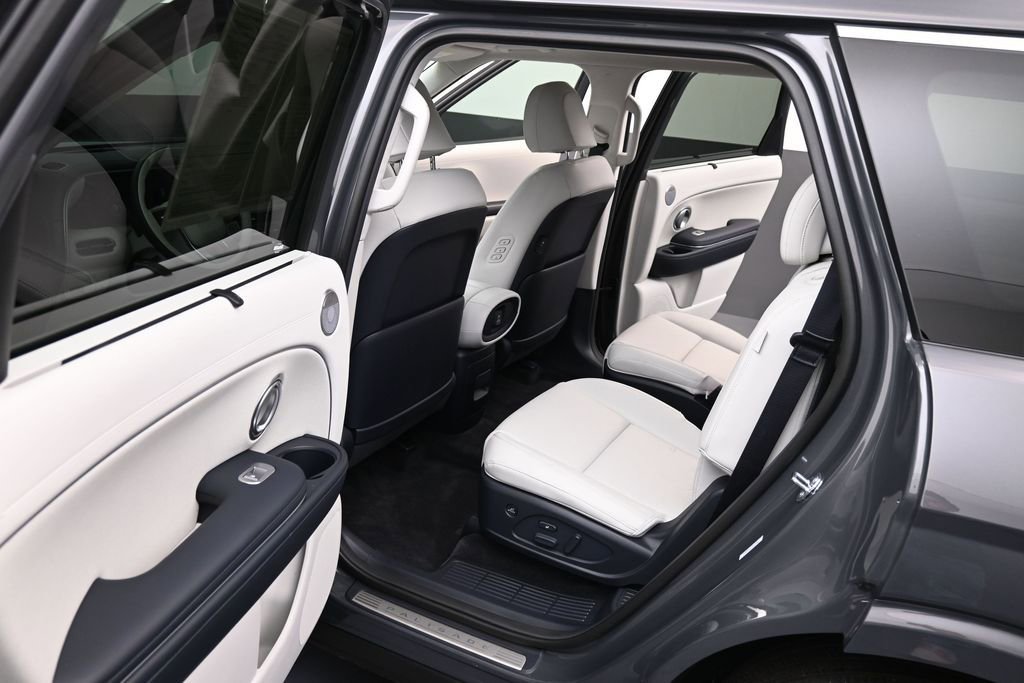 Used 2026 Hyundai Palisade Calligraphy AWD/4WD image 11