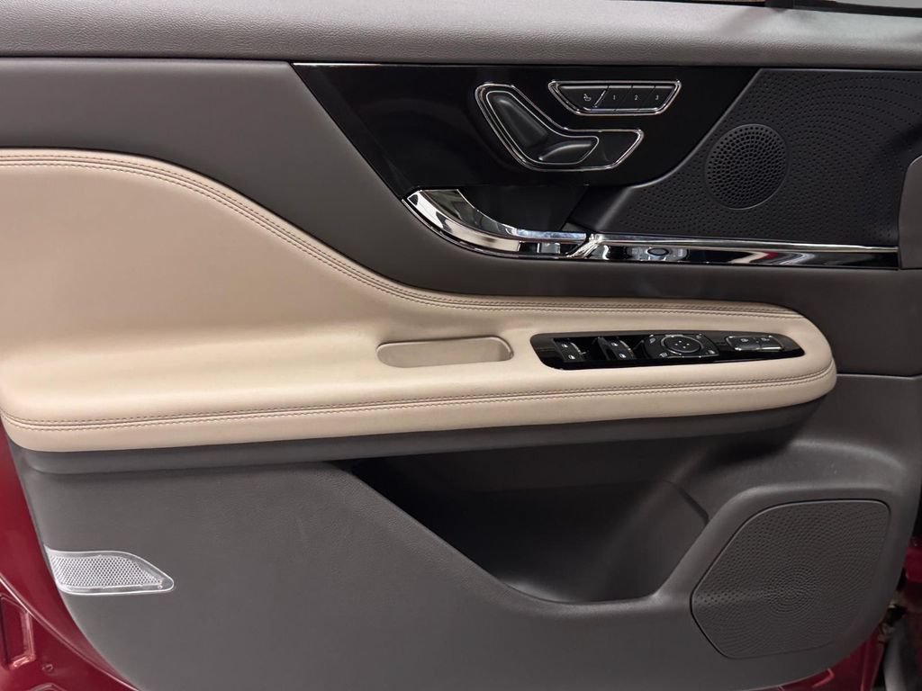 New 2024 Lincoln Corsair Grand Touring AWD/4WD image 12