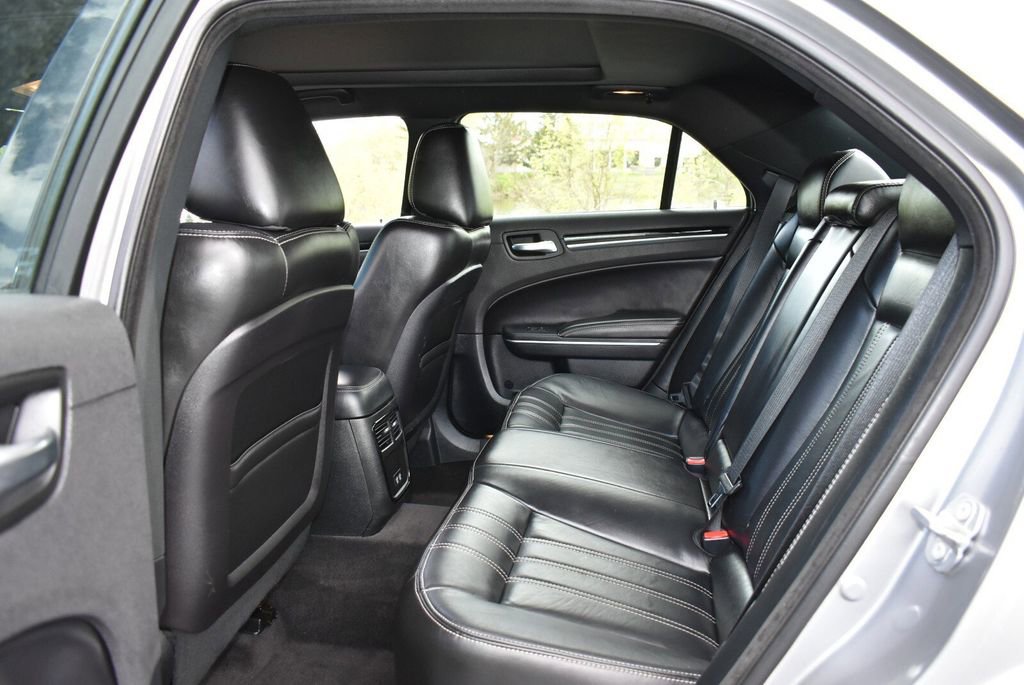 Used 2018 Chrysler 300 S w/ 300S Premium Group RWD image 24