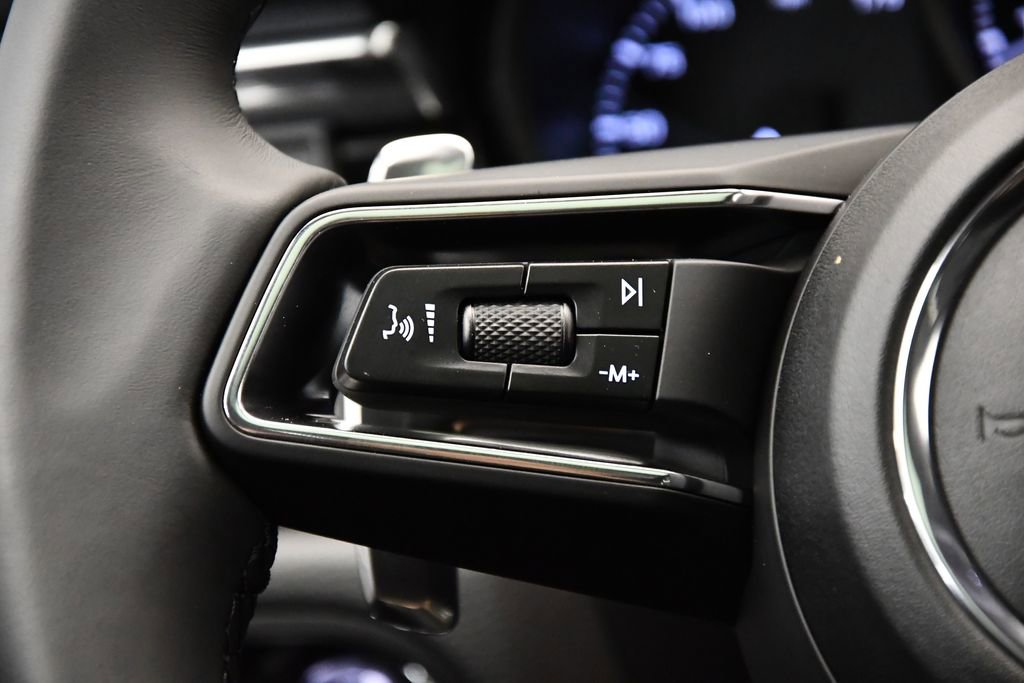 Used 2025 Porsche Macan image 23