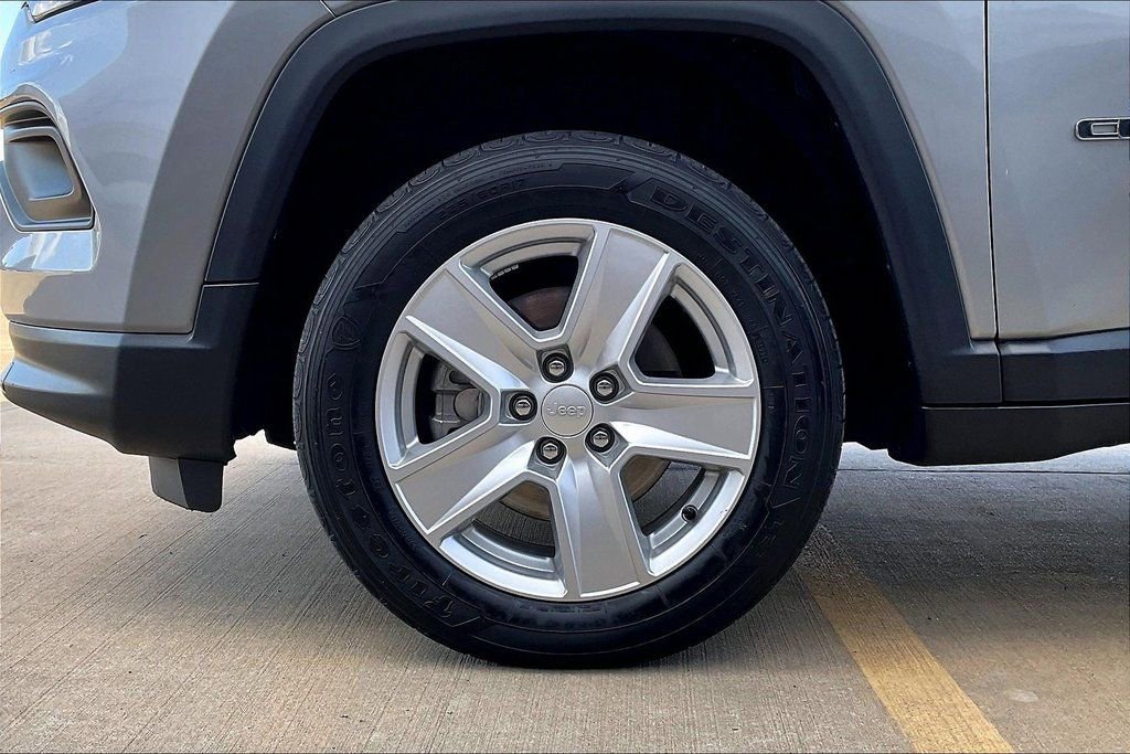 Used 2022 Jeep Compass Latitude w/ Sun and Sound Group image 9