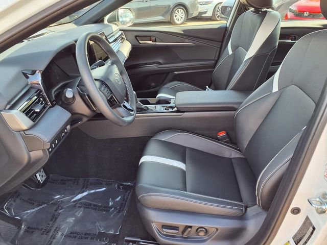 Used 2025 Toyota Camry SE FWD image 24