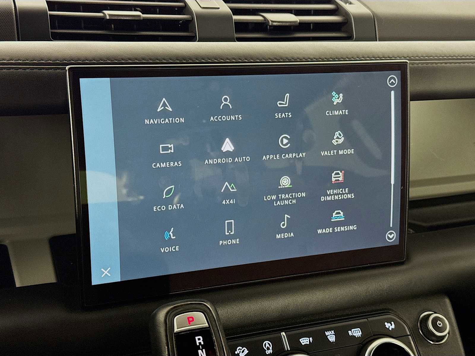 Certified 2022 Land Rover Defender 110 X-Dynamic HSE image 13