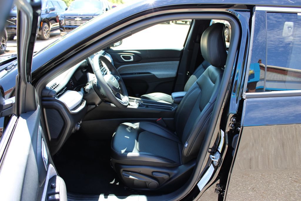 Used 2025 Jeep Compass Latitude AWD/4WD image 9