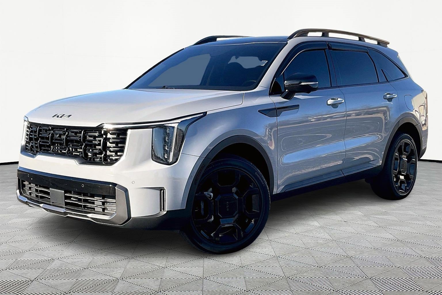 Used 2025 Kia Sorento SX image 2