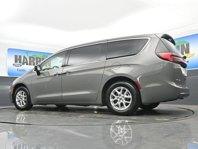 Used 2025 Chrysler Pacifica Select image 22