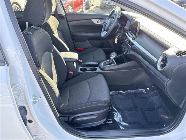 Used 2023 Kia Forte LXS w/ LXS Technology Package image 9