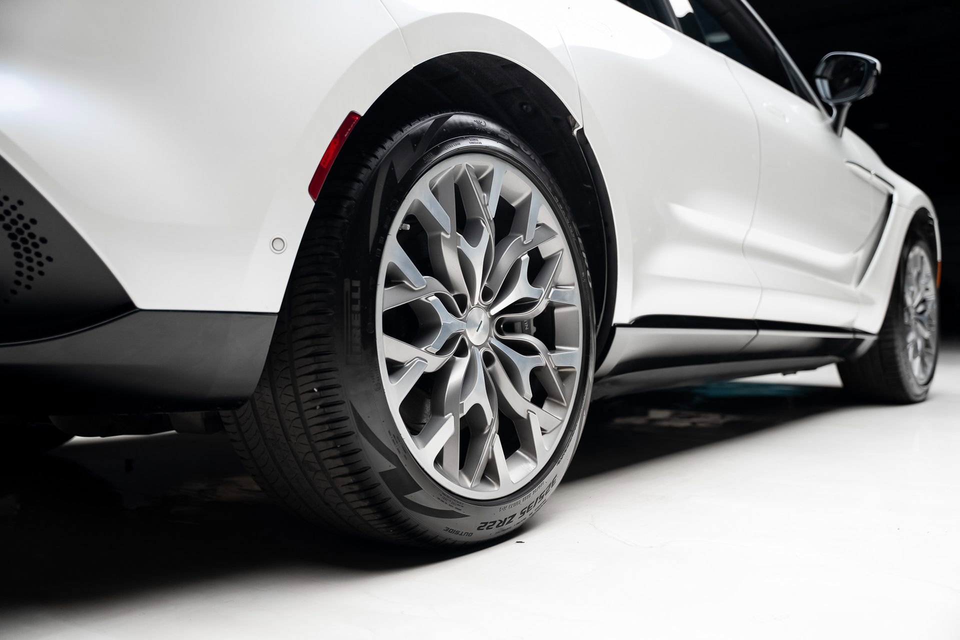 Used 2021 Aston Martin DBX AWD/4WD image 79