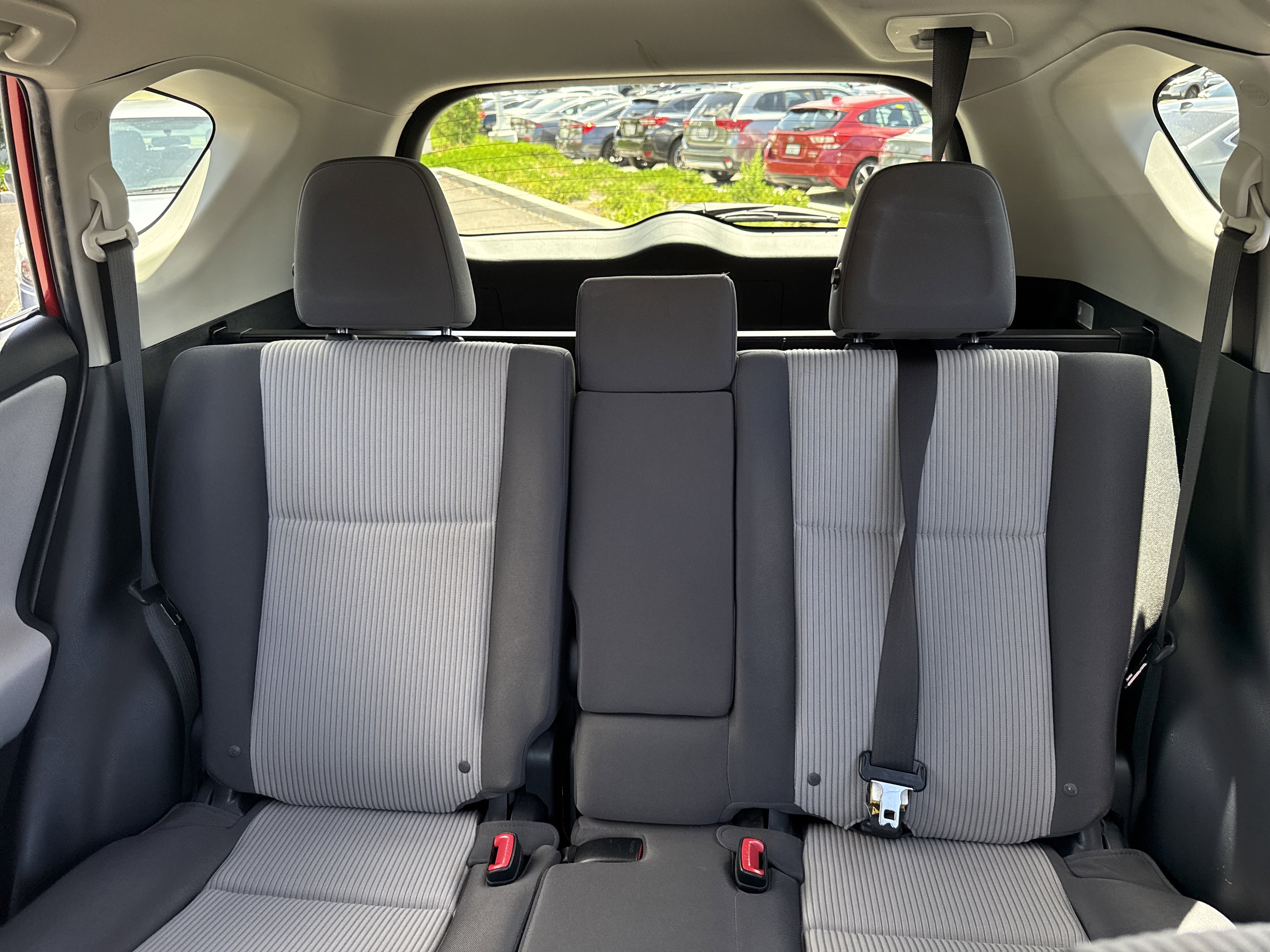 Used 2015 Toyota RAV4 LE FWD image 16