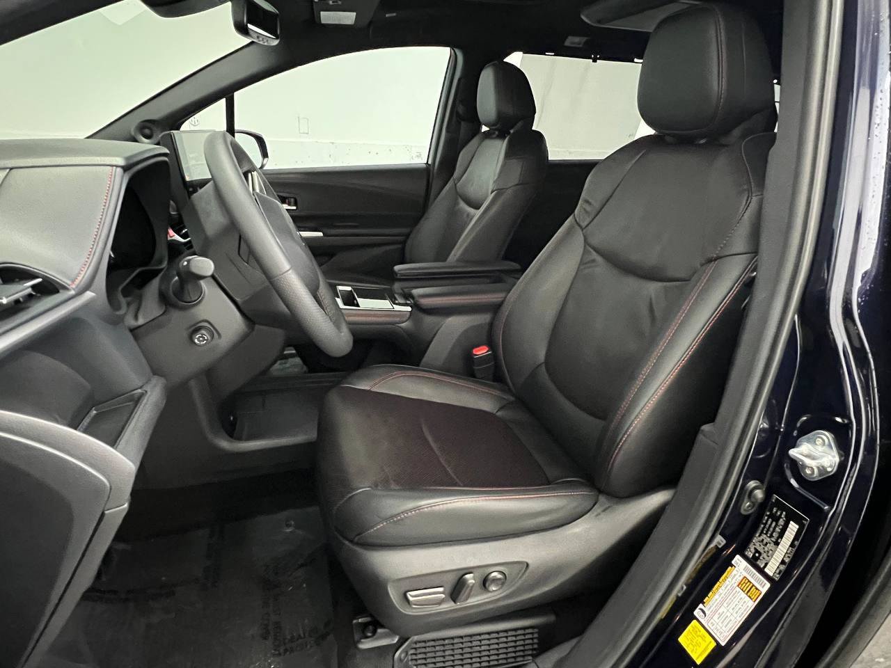 Used 2025 Toyota Sienna XSE w/ XSE Premium Package FWD image 8