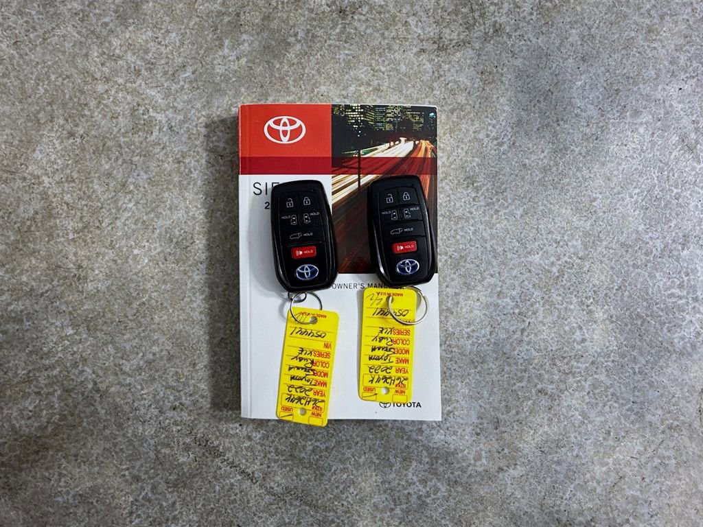 Certified 2022 Toyota Sienna XLE image 39