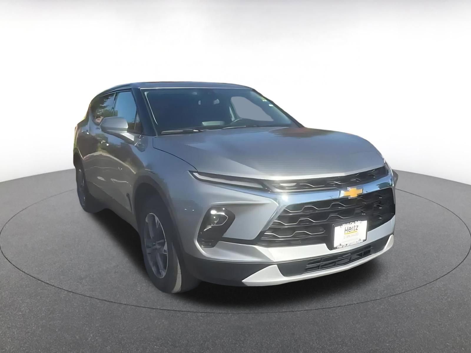 Used 2025 Chevrolet Blazer LT image 3
