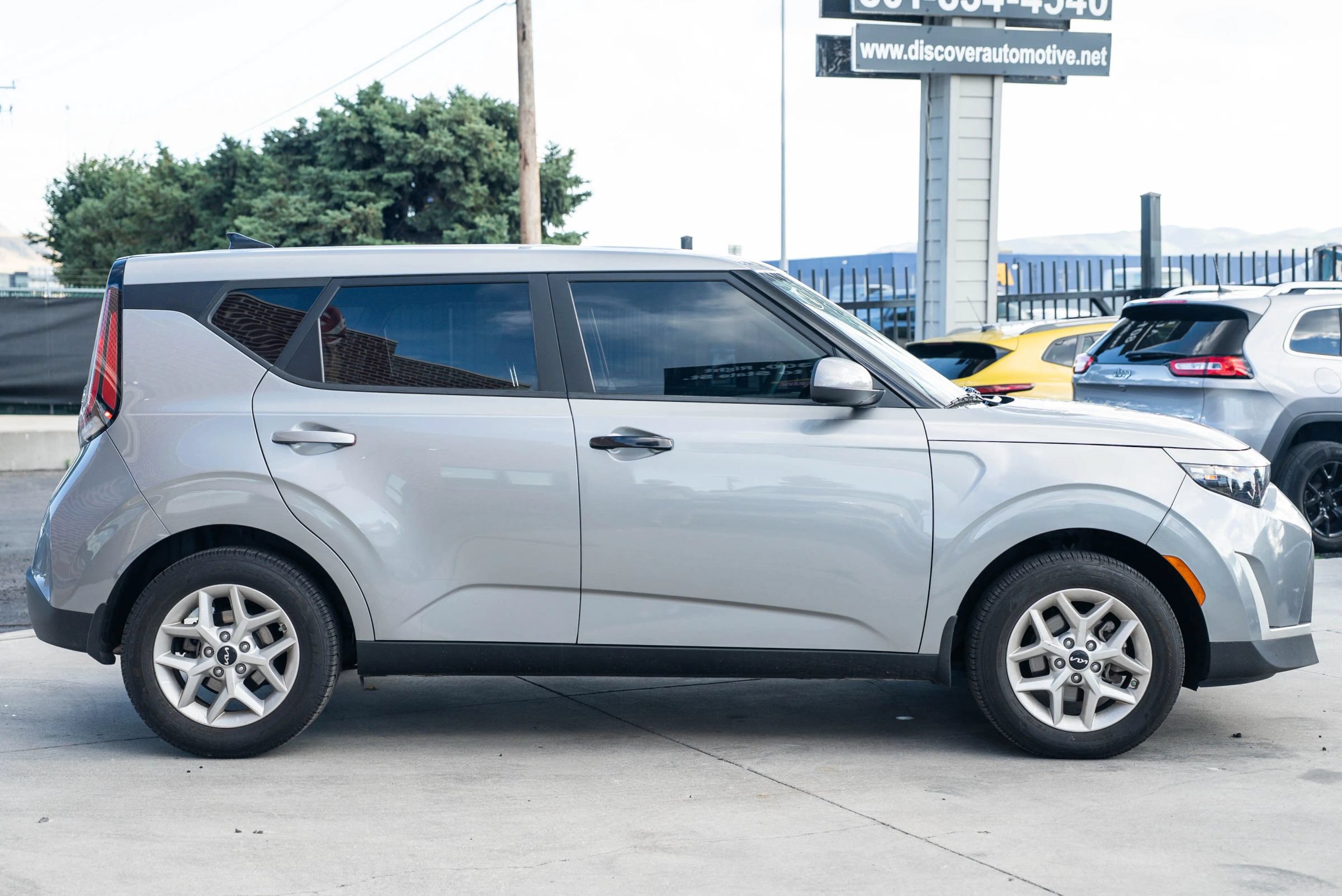 Used 2023 Kia Soul LX w/ Option Group 015 FWD image 8