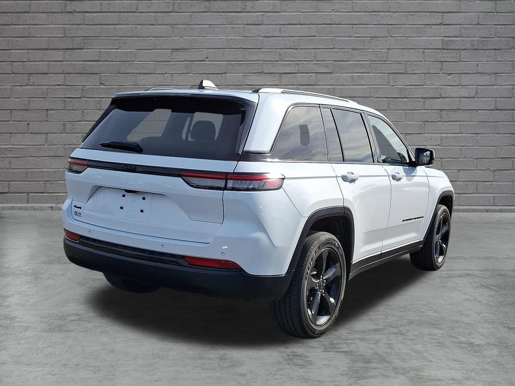 Used 2023 Jeep Grand Cherokee Altitude AWD/4WD image 11