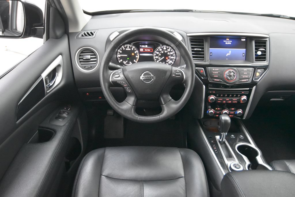 Used 2017 Nissan Pathfinder SV AWD/4WD image 28