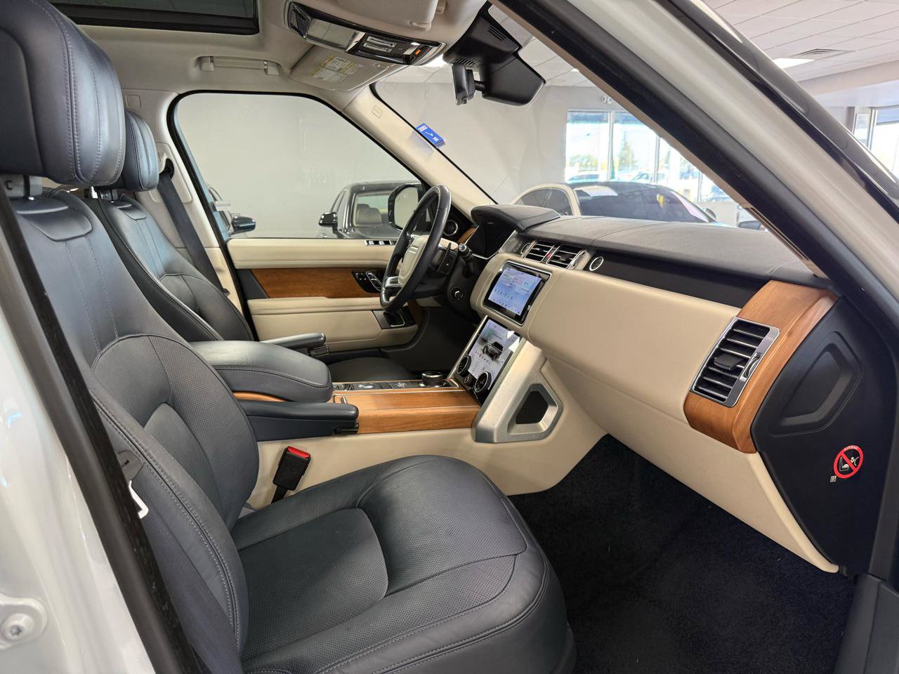 Used 2019 Land Rover Range Rover HSE AWD/4WD image 24