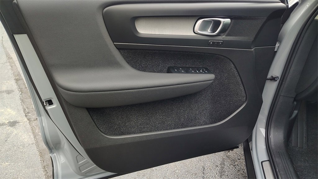 New 2026 Volvo XC40 B5 Plus w/ Climate Package image 8