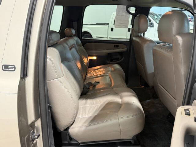Used 2000 Chevrolet Suburban LS w/ LS Preferred Equipment Group AWD/4WD image 15