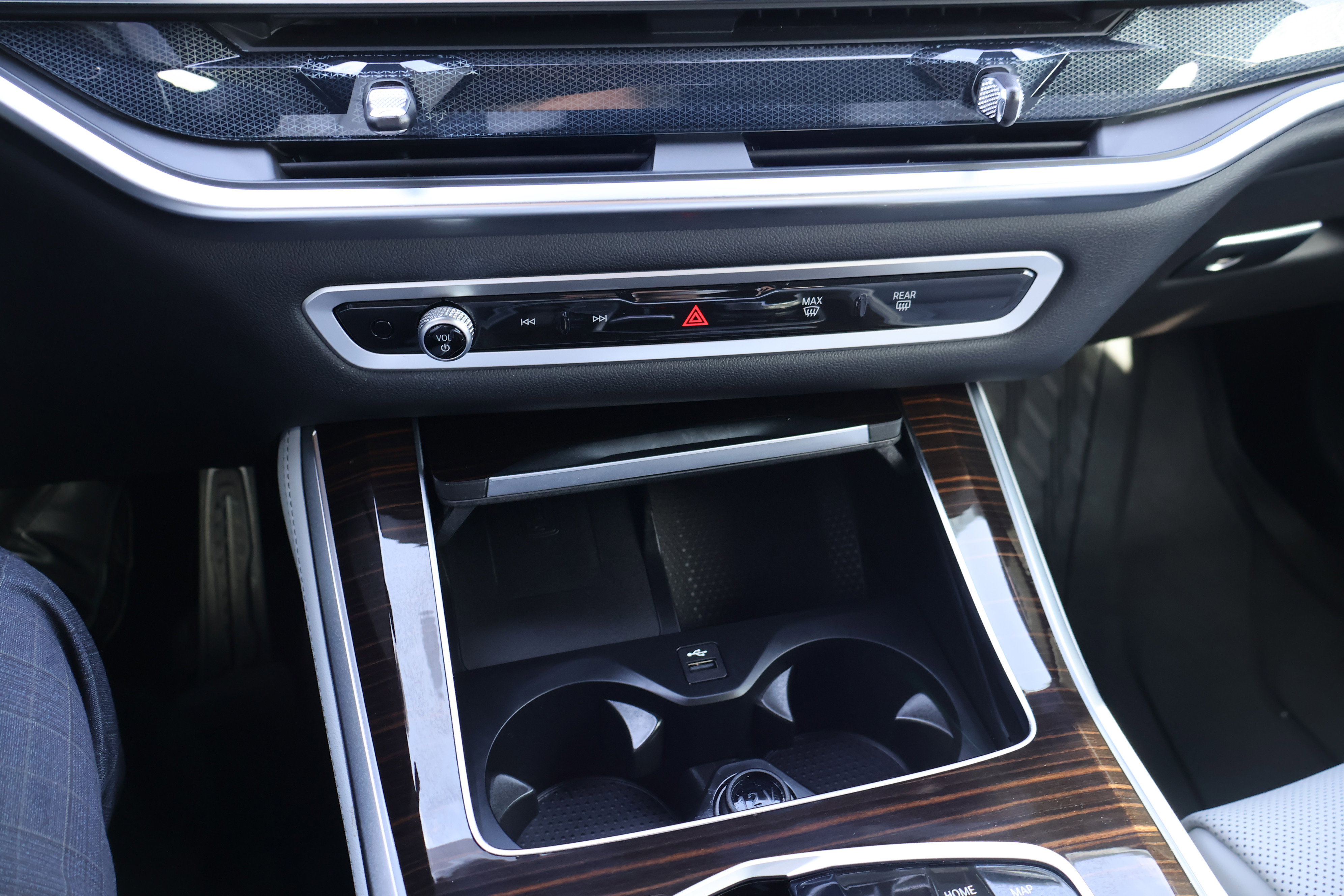 Used 2026 BMW X5 xDrive40i w/ M Sport Package image 37