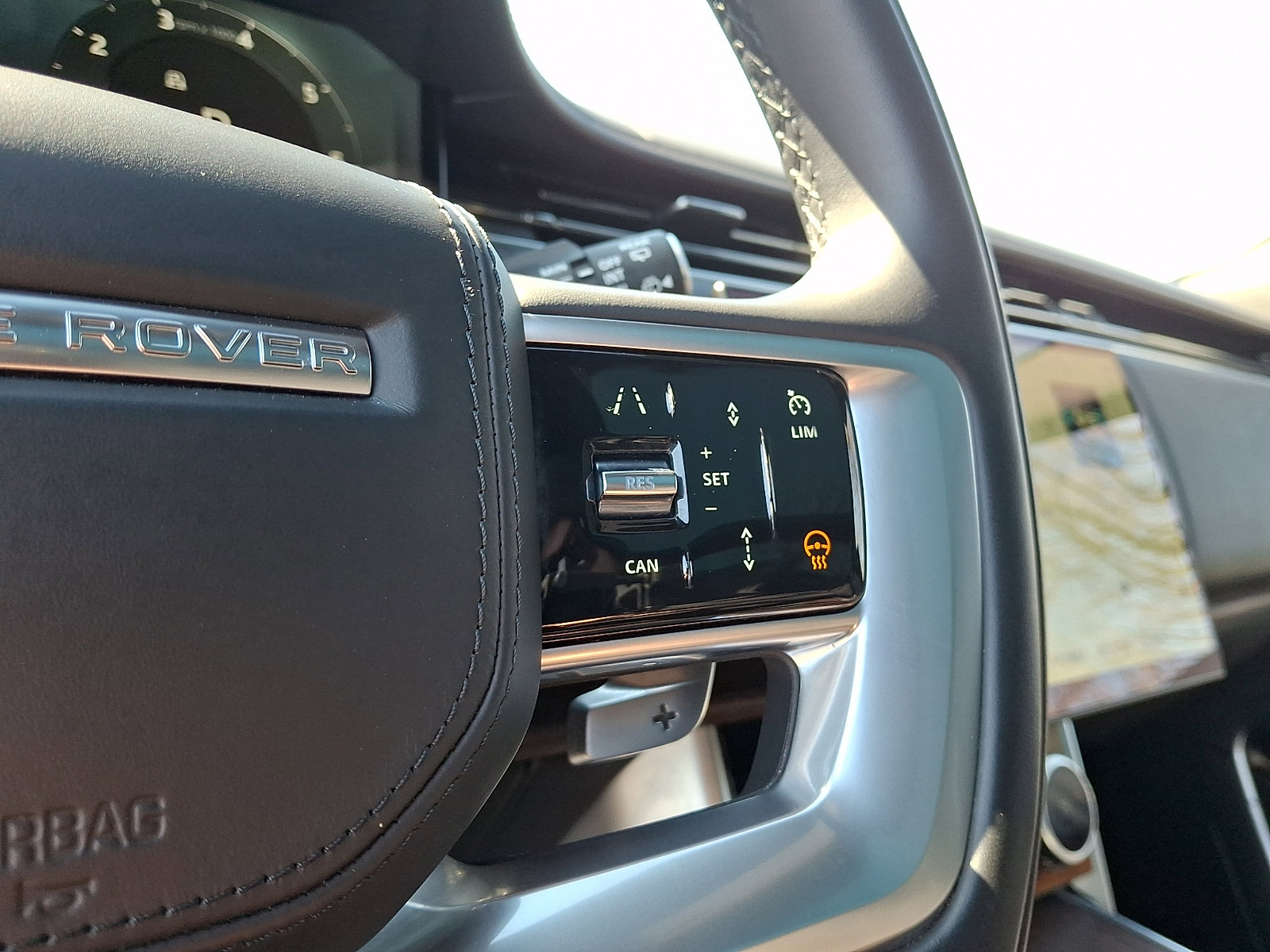 Used 2023 Land Rover Range Rover Long Wheelbase SE image 19