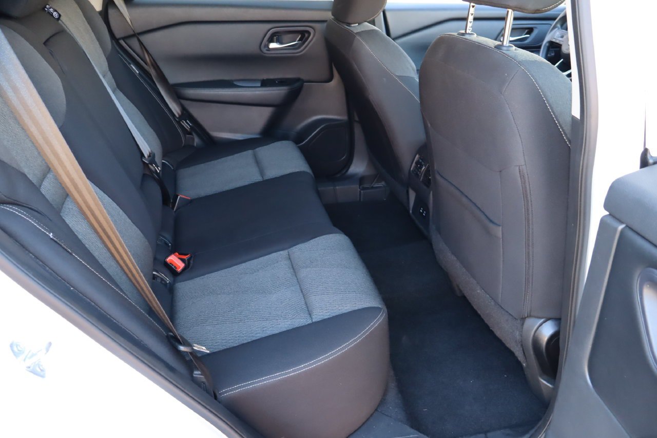 Used 2024 Nissan Rogue SV FWD image 17