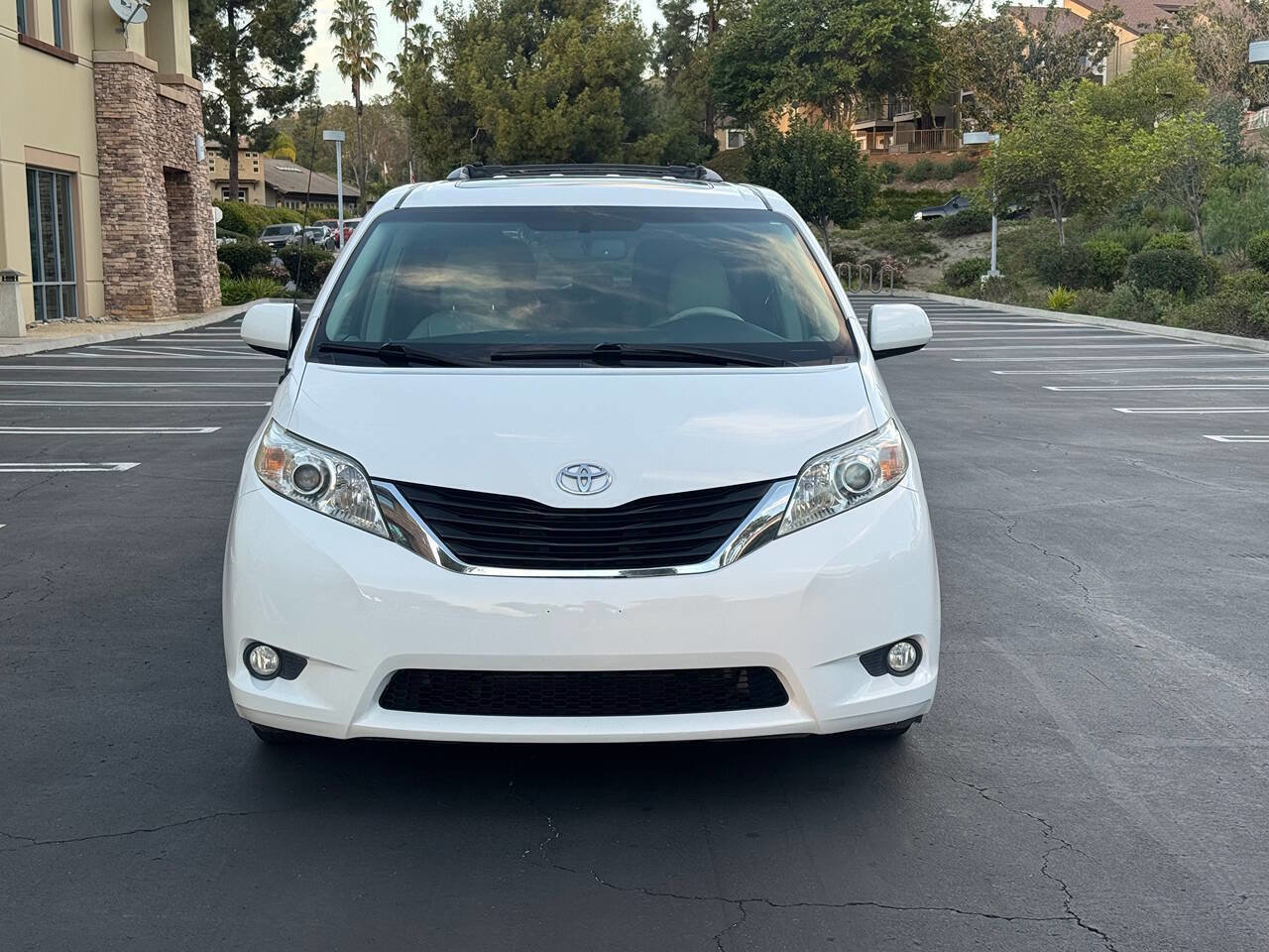 Used 2013 Toyota Sienna XLE image 8