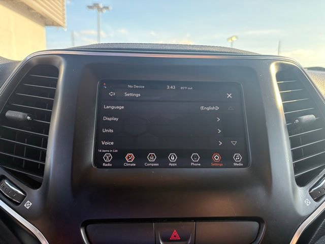 Used 2019 Jeep Cherokee Latitude w/ Popular Appearance Group image 19