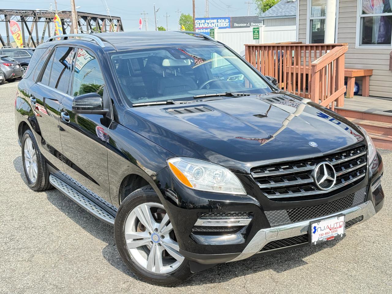 Used 2015 Mercedes-Benz ML 350 4MATIC w/ Premium 1 Package image 2