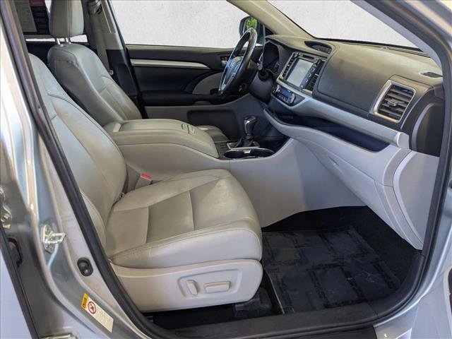 Used 2018 Toyota Highlander XLE image 18