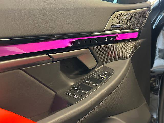 Used 2025 BMW M5 w/ Carbon Package image 21