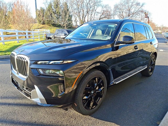 Used 2023 BMW X7 xDrive40i w/ Premium Package image 3