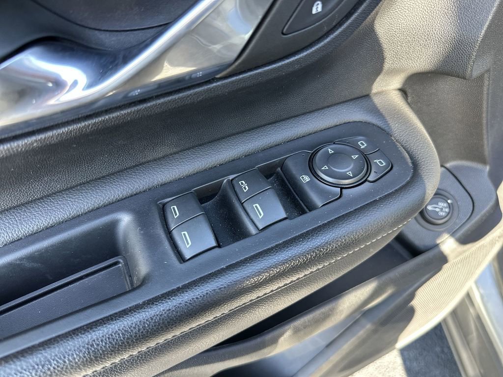 Used 2023 GMC Terrain SLE w/ Driver Convenience Package image 13