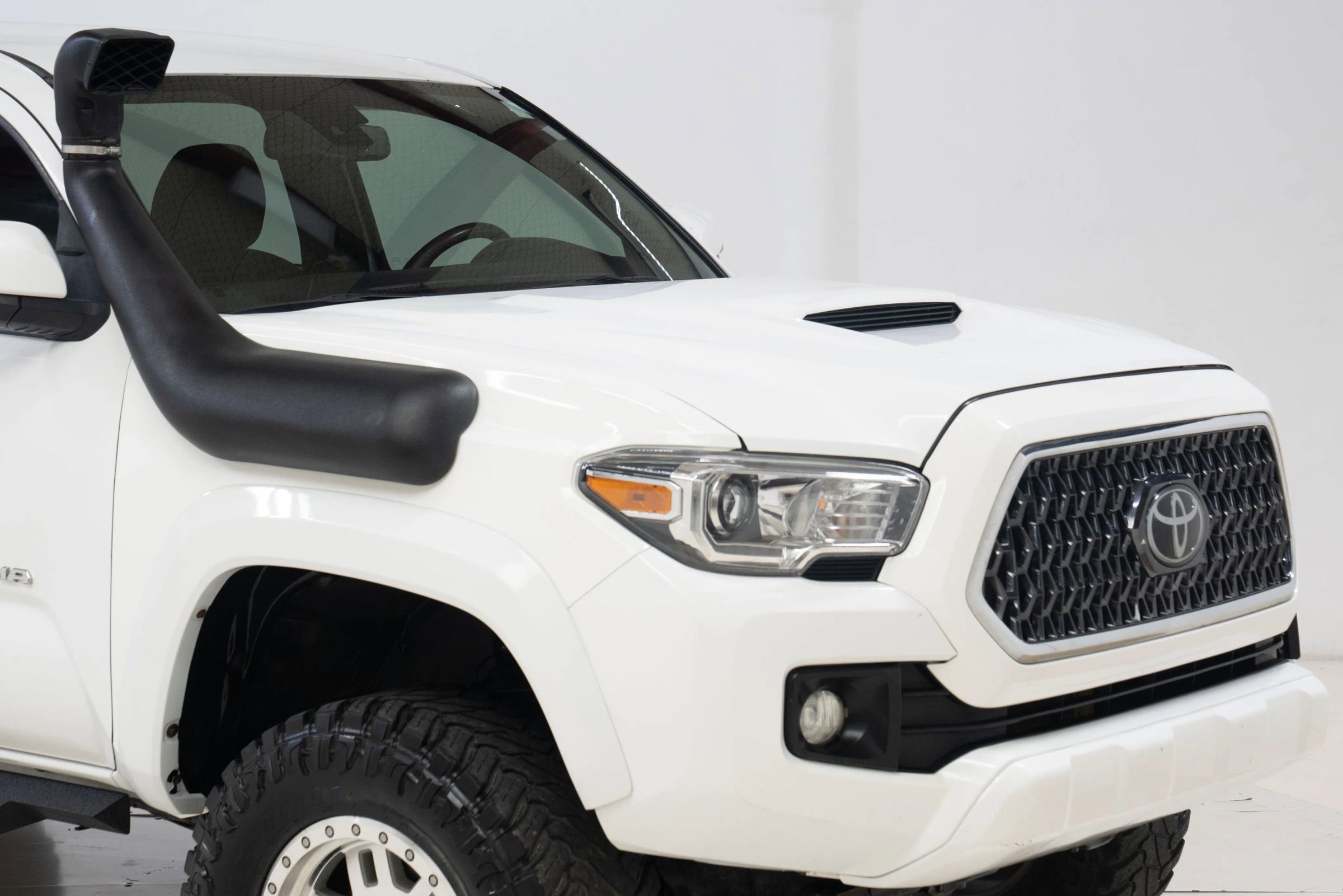 Used 2019 Toyota Tacoma TRD Sport image 10