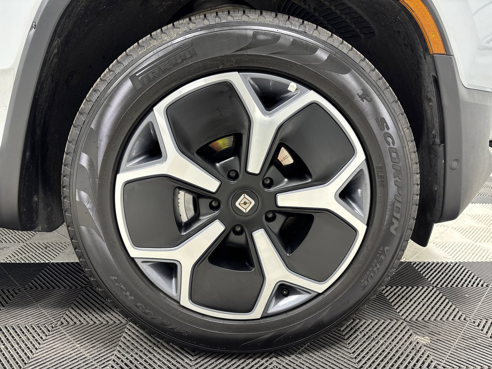 Used 2024 Rivian R1T Adventure AWD/4WD image 11