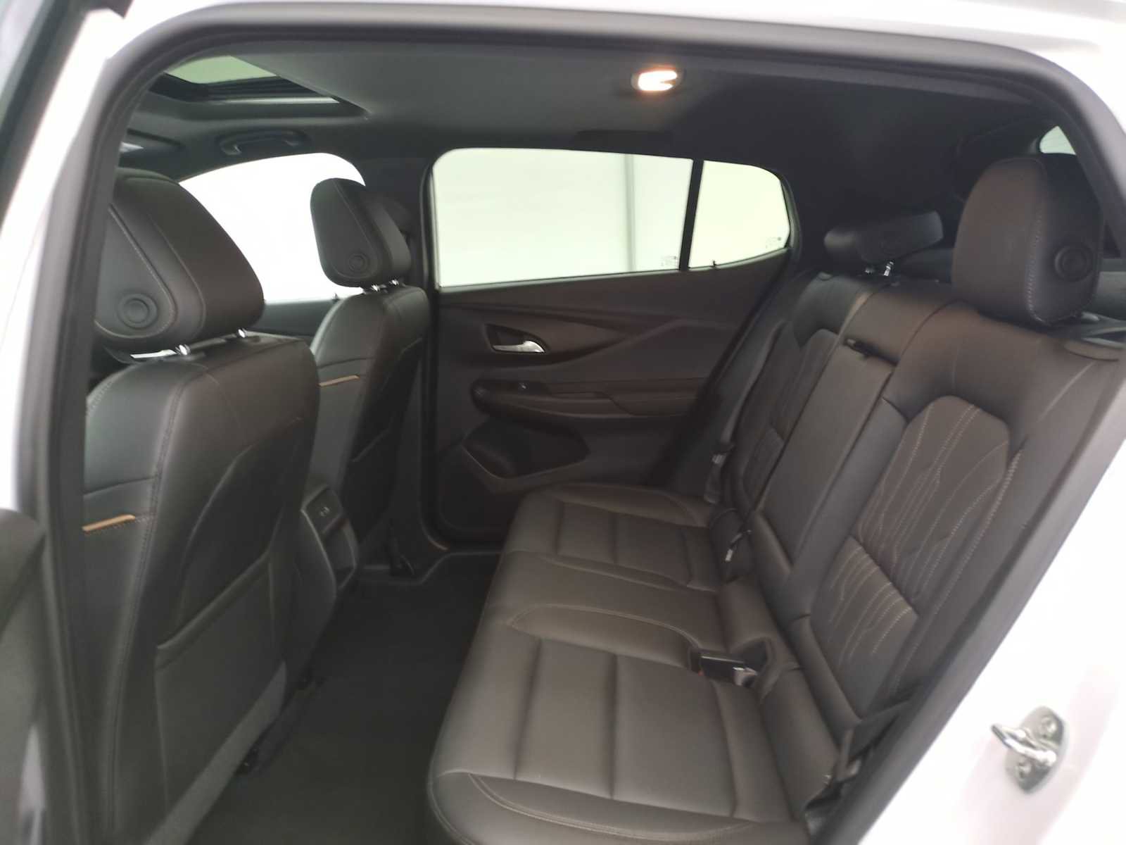 Used 2025 Buick Envista Avenir image 19