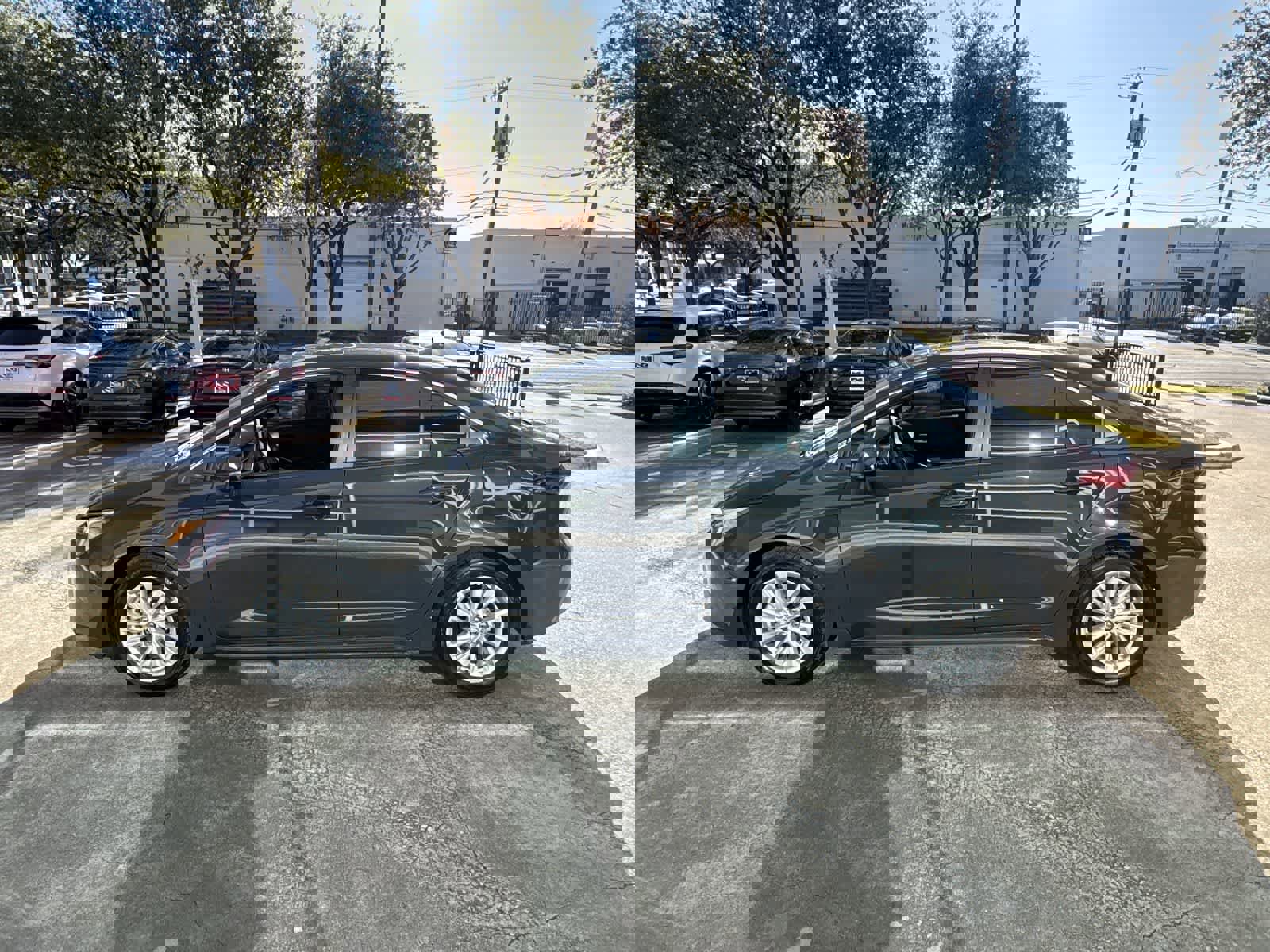 Used 2025 Toyota Corolla XLE image 3