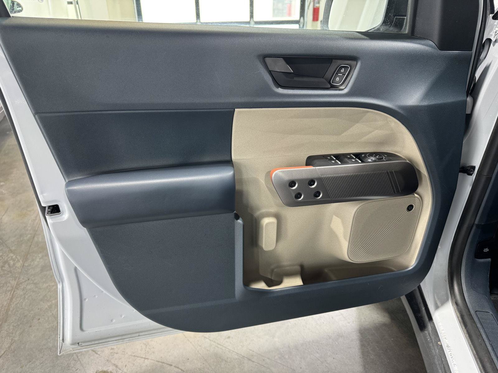 Certified 2025 Ford Maverick Lariat AWD/4WD image 17