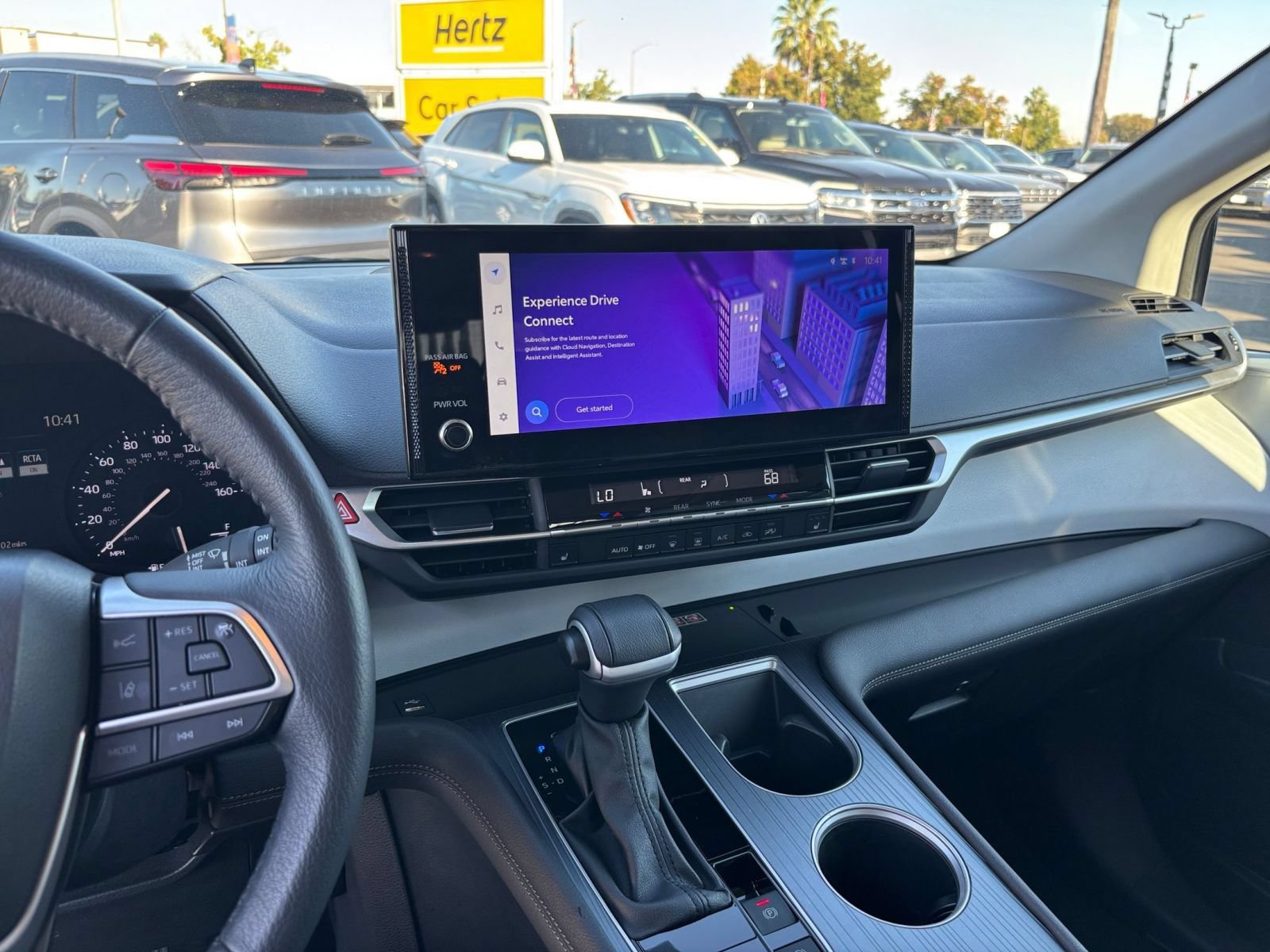 Used 2025 Toyota Sienna XLE FWD image 16