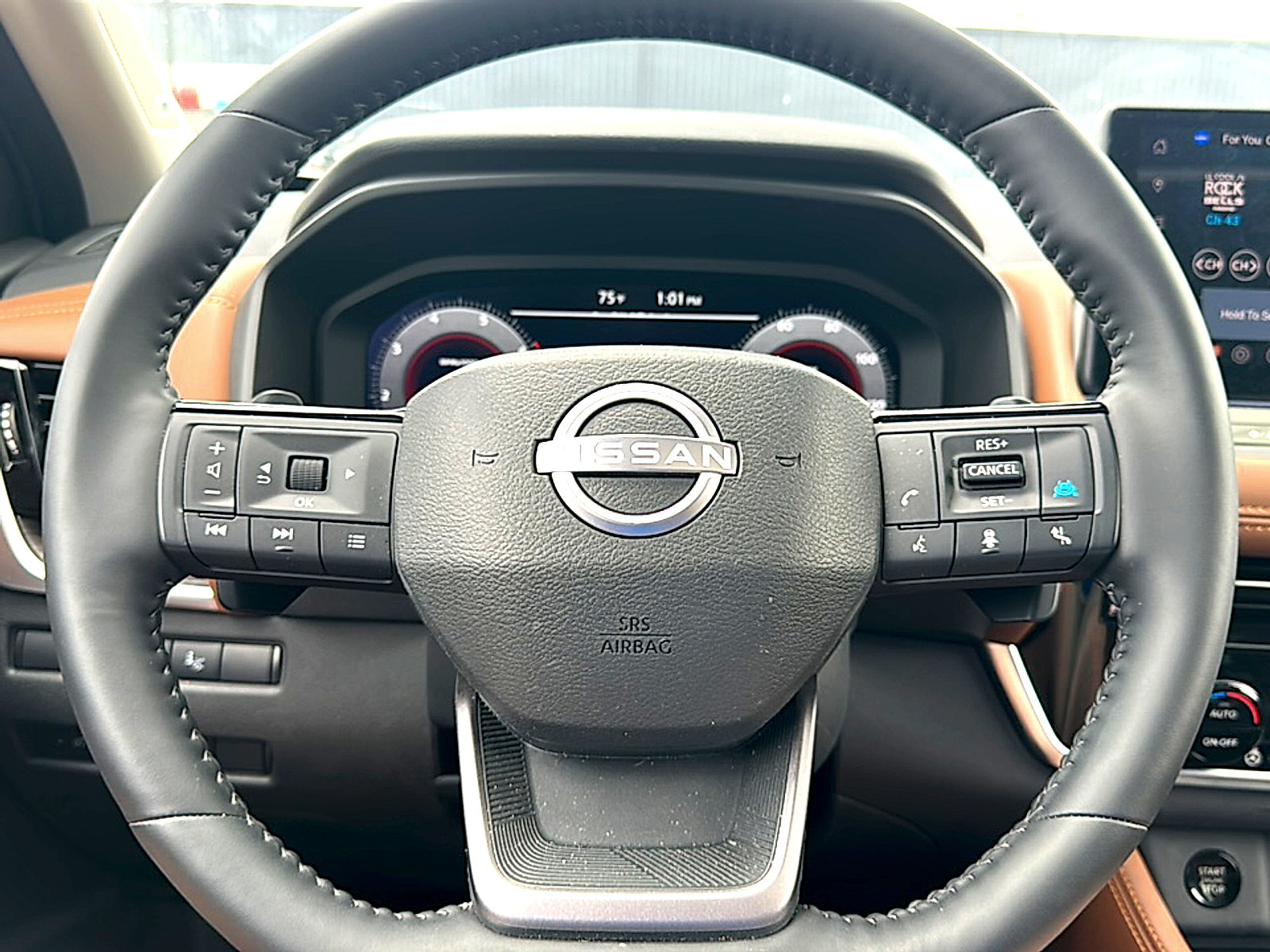 Certified 2025 Nissan Rogue Platinum w/ Tech Package FWD image 27