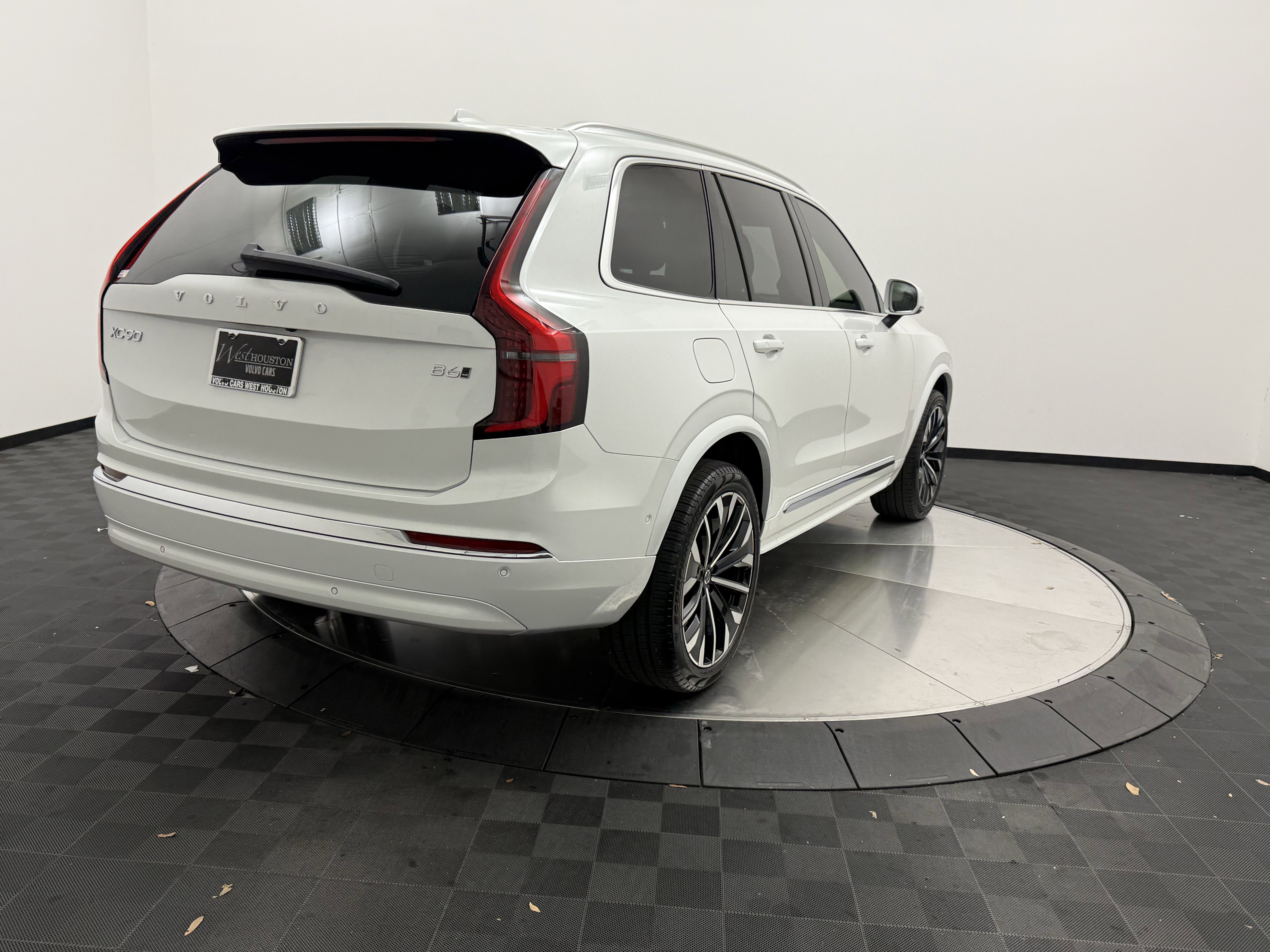 Used 2026 Volvo XC90 B6 Ultra w/ Protection Package image 8
